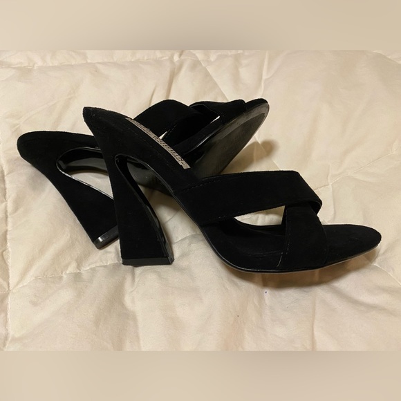 Cape Robbin Black Sandal - Picture 4 of 6